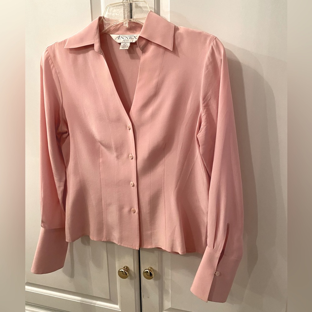 100% Silk Casual Corner Annex Womens V-neck collared, tucked long-sleeved blouse